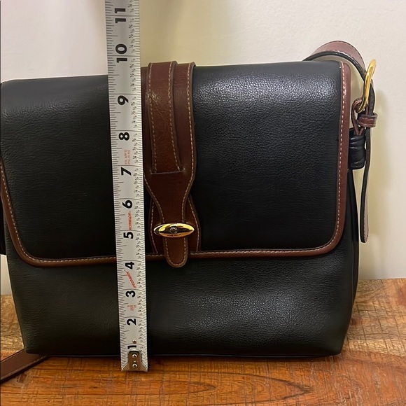 Elegant Black and Brown Crossbody Bag with Adjustable Strap - Picture 10 of 11